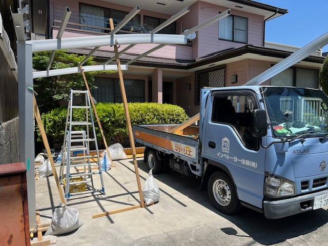 イソベトーヨー住器の山梨県甲府市　カーポート取付の施工例の施工前の写真2