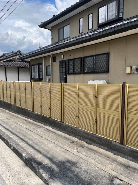 イソベトーヨー住器の山梨県韮崎市　和風竹垣フェンス取付の施工例の施工後の写真1