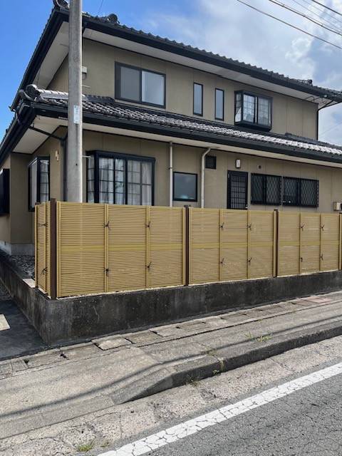 イソベトーヨー住器の山梨県韮崎市　和風竹垣フェンス取付の施工例の施工後の写真2