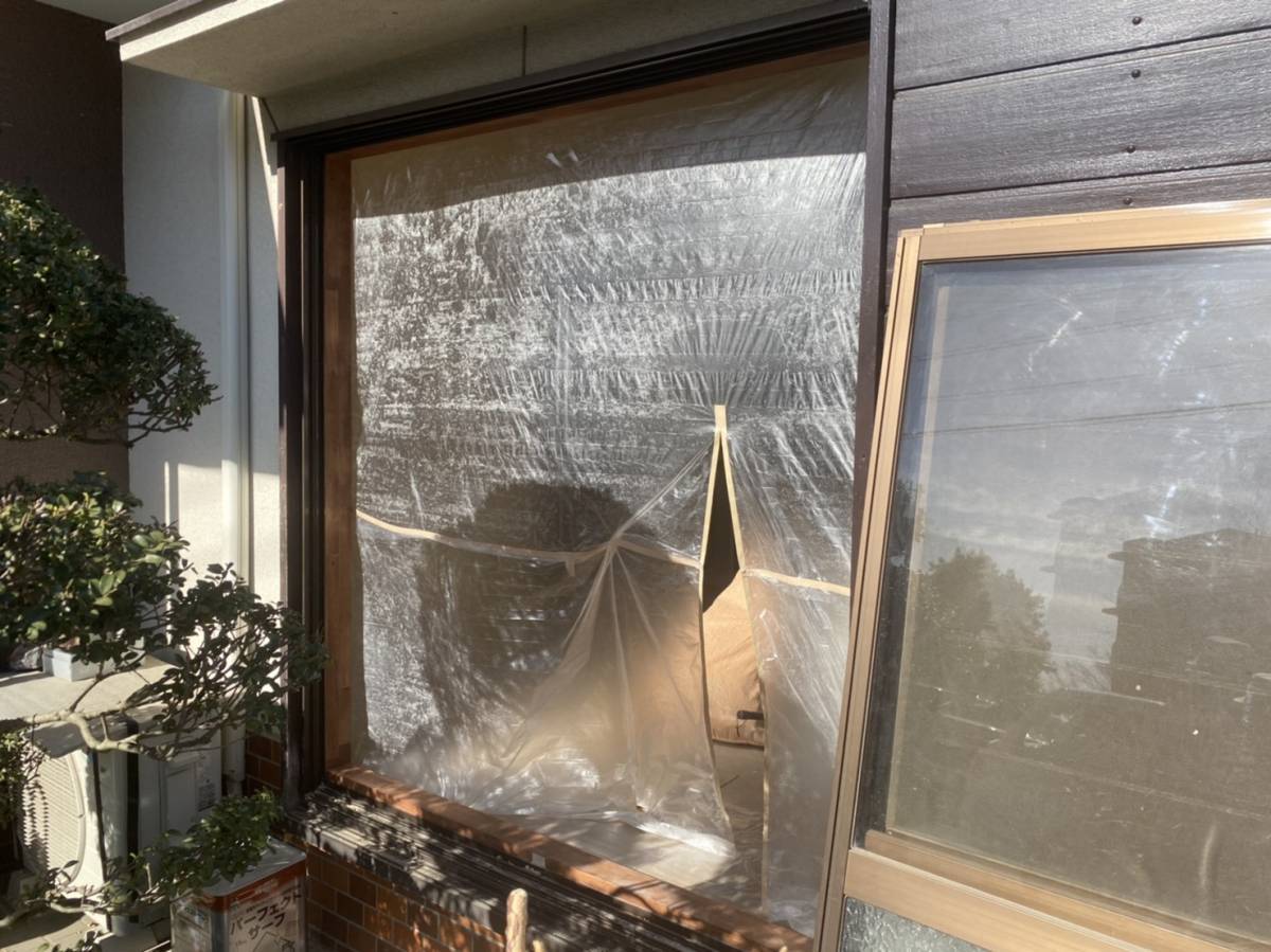 イソベトーヨー住器の山梨県南アルプス市　インプラス（樹脂製内窓）取付の施工例　二重窓で暖かい冬を過ごしませんか？の施工前の写真2