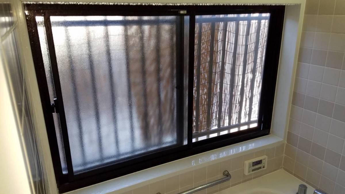 イソベトーヨー住器の山梨県甲斐市　樹脂内窓（インプラス）取付けの施工例　内窓で季節に合わせた心地よさを実現しませんか？の施工前の写真1