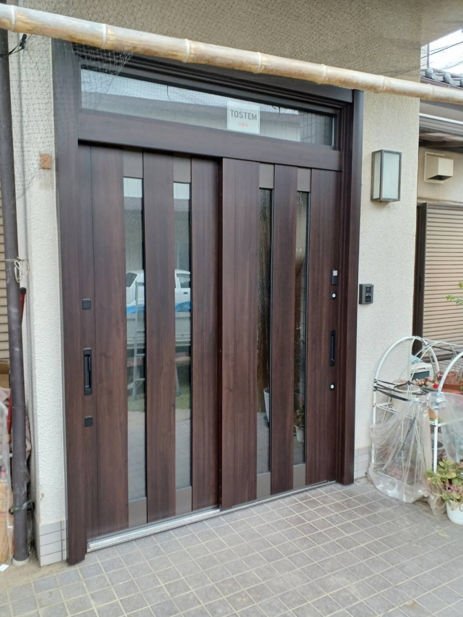 イソベトーヨー住器の山梨県笛吹市八代町　玄関引戸リフォームの施工例の施工後の写真2