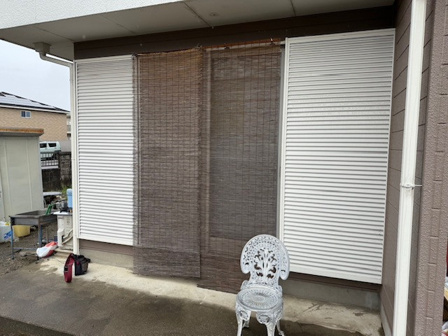 イソベトーヨー住器の山梨県甲斐市西八幡 テラス囲い(サンルーム)の施工例 雨でも安心して洗濯物が干せますの施工前の写真3