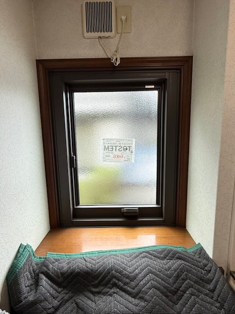 イソベトーヨー住器の山梨県甲斐市 取替窓(リプラス)取付の施工例 窓にまつわるお悩みを解決します‼の施工後の写真2