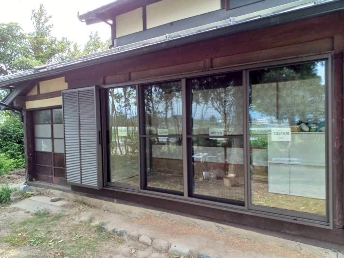 イソベトーヨー住器の山梨県甲斐市西八幡 窓取替の施工例 新しい窓で快適にしませんか?の施工後の写真1