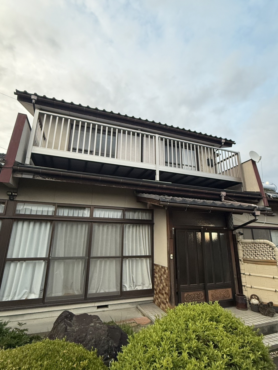 イソベトーヨー住器の山梨県中巨摩郡昭和町河東中島 バルコニー(ビューステージH)の施工例の施工後の写真3