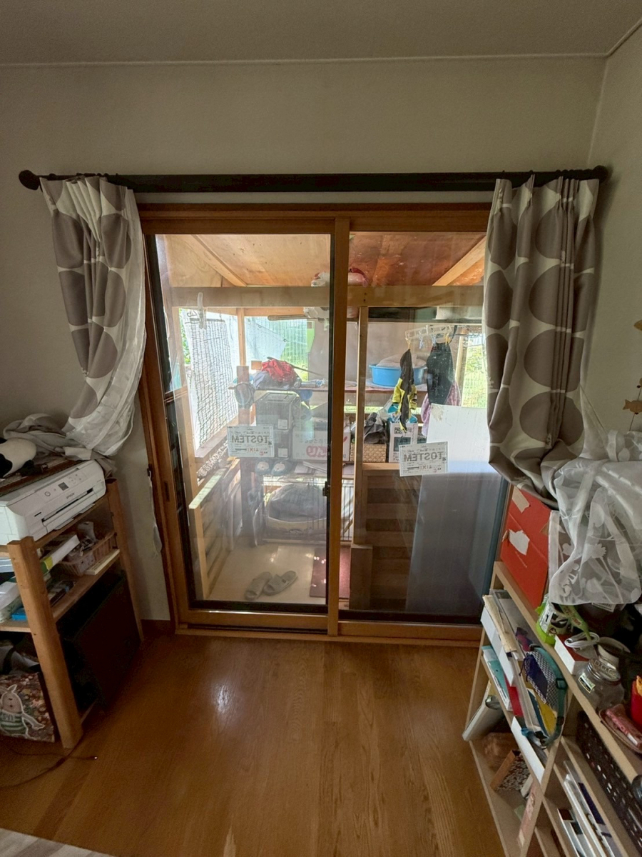 イソベトーヨー住器の山梨県甲斐市中下条 内窓【インプラス】取付の施工例 補助金を活用したリフォームが可能ですの施工後の写真3