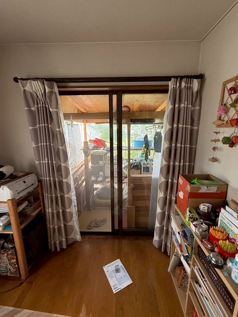 イソベトーヨー住器の山梨県甲斐市中下条 内窓【インプラス】取付の施工例 補助金を活用したリフォームが可能ですの施工前の写真3