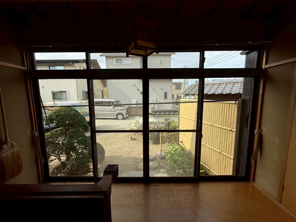 イソベトーヨー住器の山梨県中央市布施 内窓(インプラス)取付の施工例の施工前の写真3