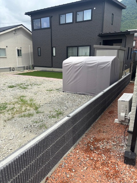 イソベトーヨー住器の山梨県甲府市桜井町　フェンス取付の施工例の施工前の写真2