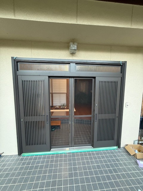 イソベトーヨー住器の山梨県西八代郡市川三郷町楠浦　玄関引戸リフォームの施工例の施工後の写真1