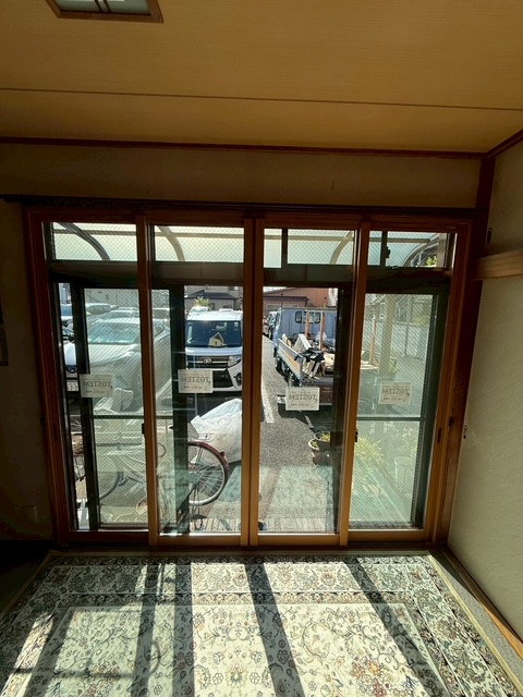 イソベトーヨー住器の山梨県甲府市丸の内　内窓（インプラス）の施工例　内窓で季節に応じた心地良さを実感してくださいの施工後の写真1