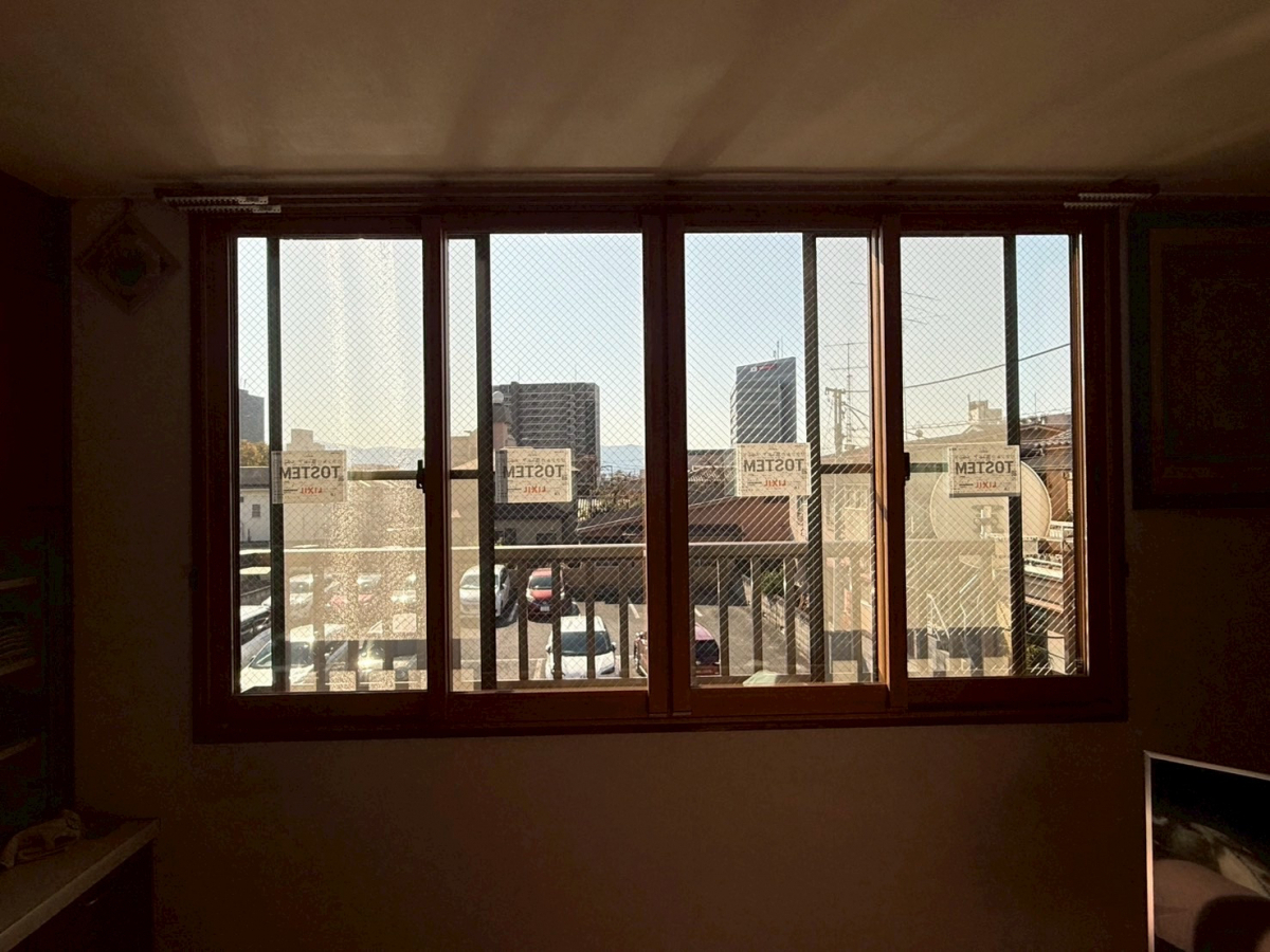 イソベトーヨー住器の山梨県甲府市丸の内　内窓（インプラス）の施工例　内窓で季節に応じた心地良さを実感してくださいの施工後の写真2