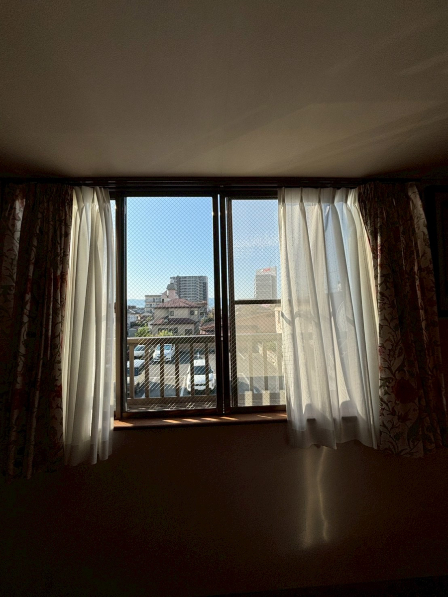 イソベトーヨー住器の山梨県甲府市丸の内　内窓（インプラス）の施工例　内窓で季節に応じた心地良さを実感してくださいの施工前の写真2