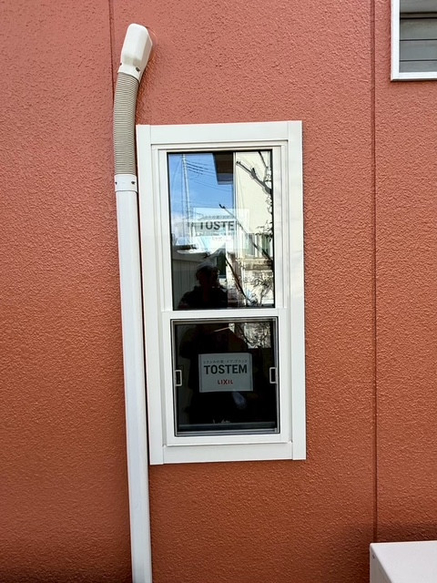 イソベトーヨー住器の山梨県甲斐市万才　取替窓【リプラス】の施工例　窓にまつわるお悩みもパッと解決しますの施工後の写真1