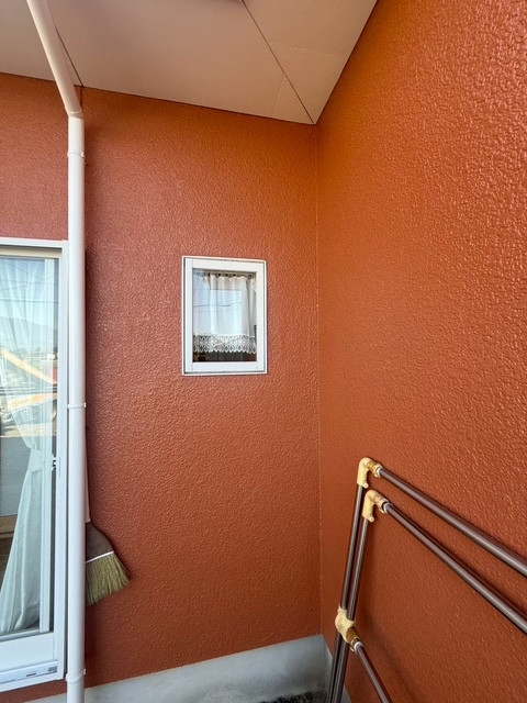 イソベトーヨー住器の山梨県甲斐市万才　取替窓【リプラス】の施工例　窓にまつわるお悩みもパッと解決しますの施工前の写真2