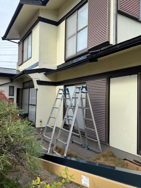 イソベトーヨー住器の山梨県甲斐市西八幡　バルコニー設置の施工例　｜　イソベトーヨー住器　｜　甲斐市の施工前の写真1