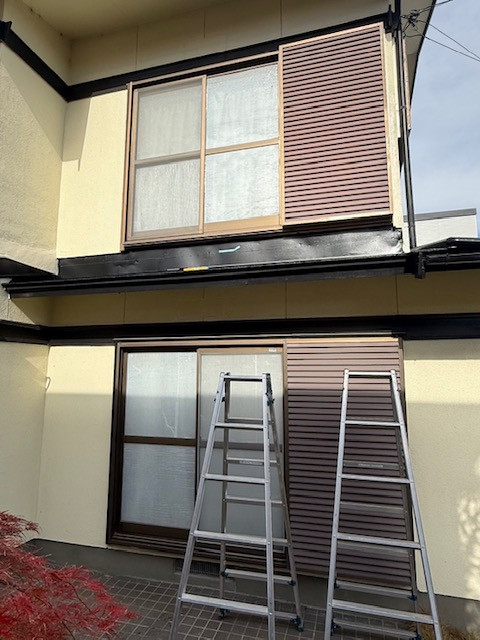 イソベトーヨー住器の山梨県甲斐市西八幡　バルコニー設置の施工例　｜　イソベトーヨー住器　｜　甲斐市の施工前の写真2