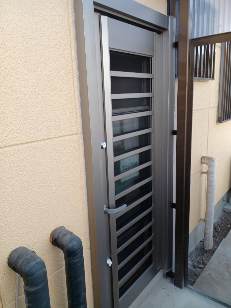 イソベトーヨー住器の山梨県韮崎市藤井町　勝手口ドアリフォームの施工例　｜　イソベトーヨー住器　｜　甲斐市の施工後の写真1