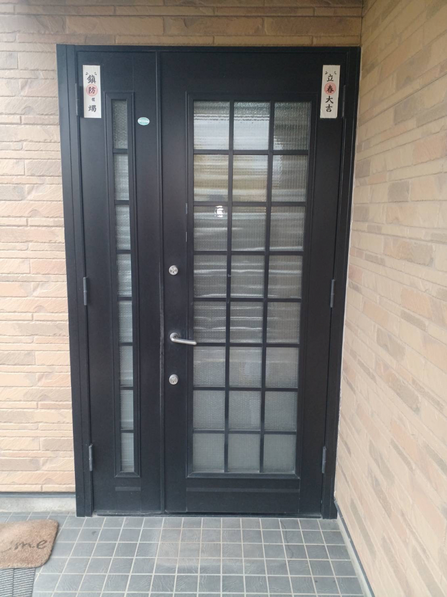 イソベトーヨー住器の甲斐市　｜　甲府市山宮町　｜　玄関リフォーム施工例　｜　イソベトーヨー住器　｜　毎日使う玄関を快適にの施工前の写真1