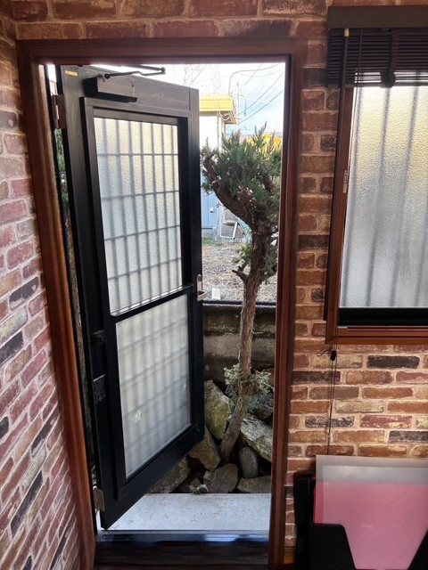 イソベトーヨー住器の山梨県　｜　甲斐市篠原　｜　テラスドアタイプ施工例　｜　イソベトーヨー住器　｜　インプラス 　甲斐市の施工前の写真1