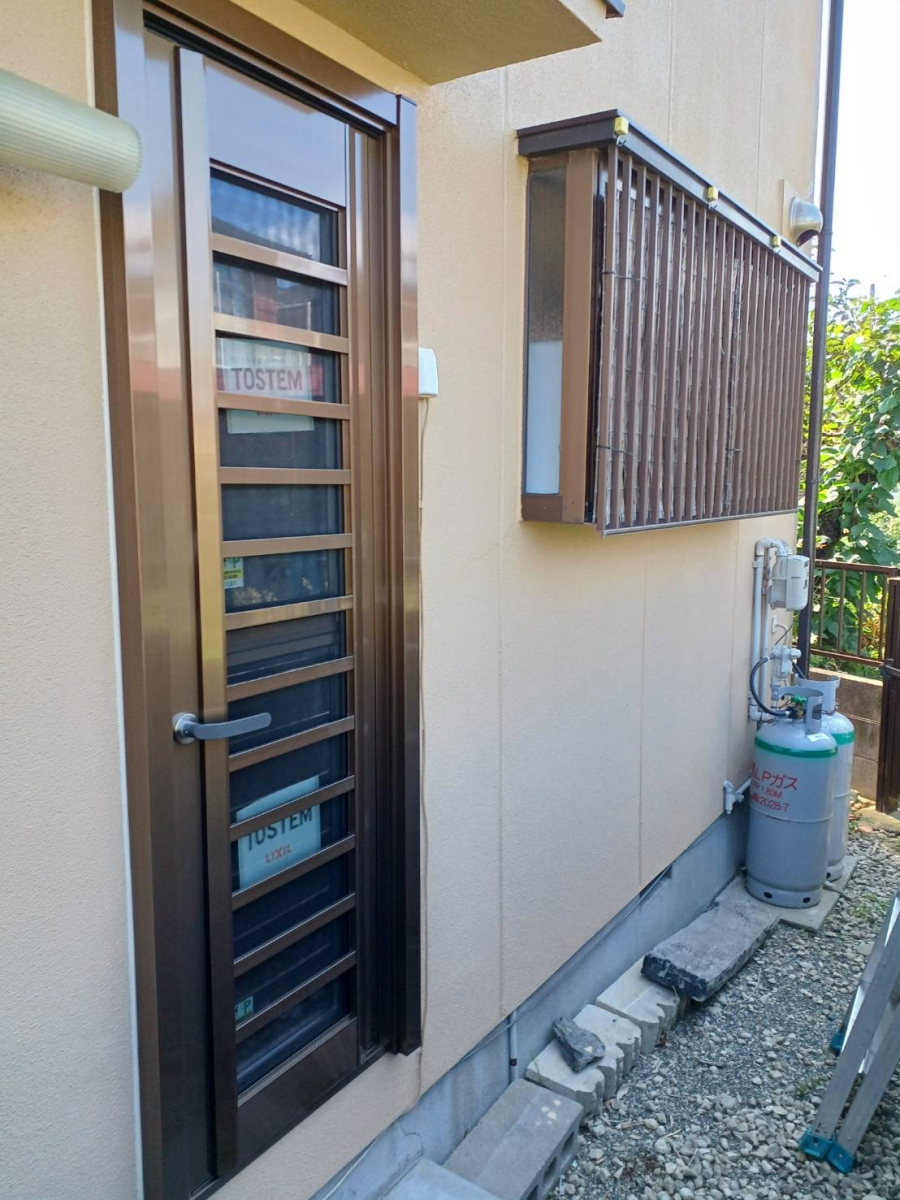 イソベトーヨー住器の山梨県　｜　甲斐市万才　｜　勝手口ドア施工例　｜　イソベトーヨー住器　｜　防犯性向上リフォームの施工後の写真3