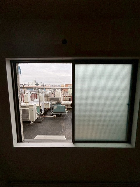 イソベトーヨー住器の山梨県　｜　甲府市相生　｜　内窓リフォーム　｜イソベトーヨー住器　｜　甲斐市　｜　断熱性能向上しますの施工前の写真1