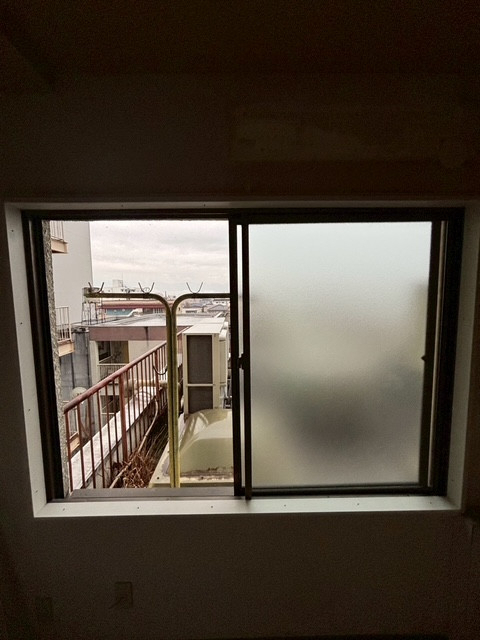 イソベトーヨー住器の山梨県　｜　甲府市相生　｜　内窓リフォーム　｜イソベトーヨー住器　｜　甲斐市　｜　断熱性能向上しますの施工前の写真2