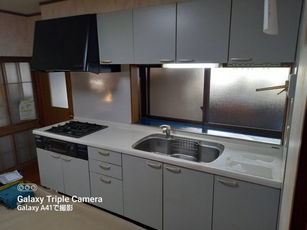 イソベトーヨー住器の山梨県　｜　甲州市　｜　キッチンリフォームの施工例　｜　イソベトーヨー住器　｜　甲斐市の施工前の写真2