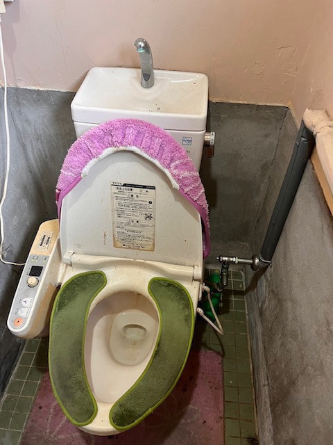 イソベトーヨー住器の山梨県　｜　韮崎市　｜　トイレリフォームの施工例　｜　イソベトーヨー住器　｜　甲斐市の施工前の写真1