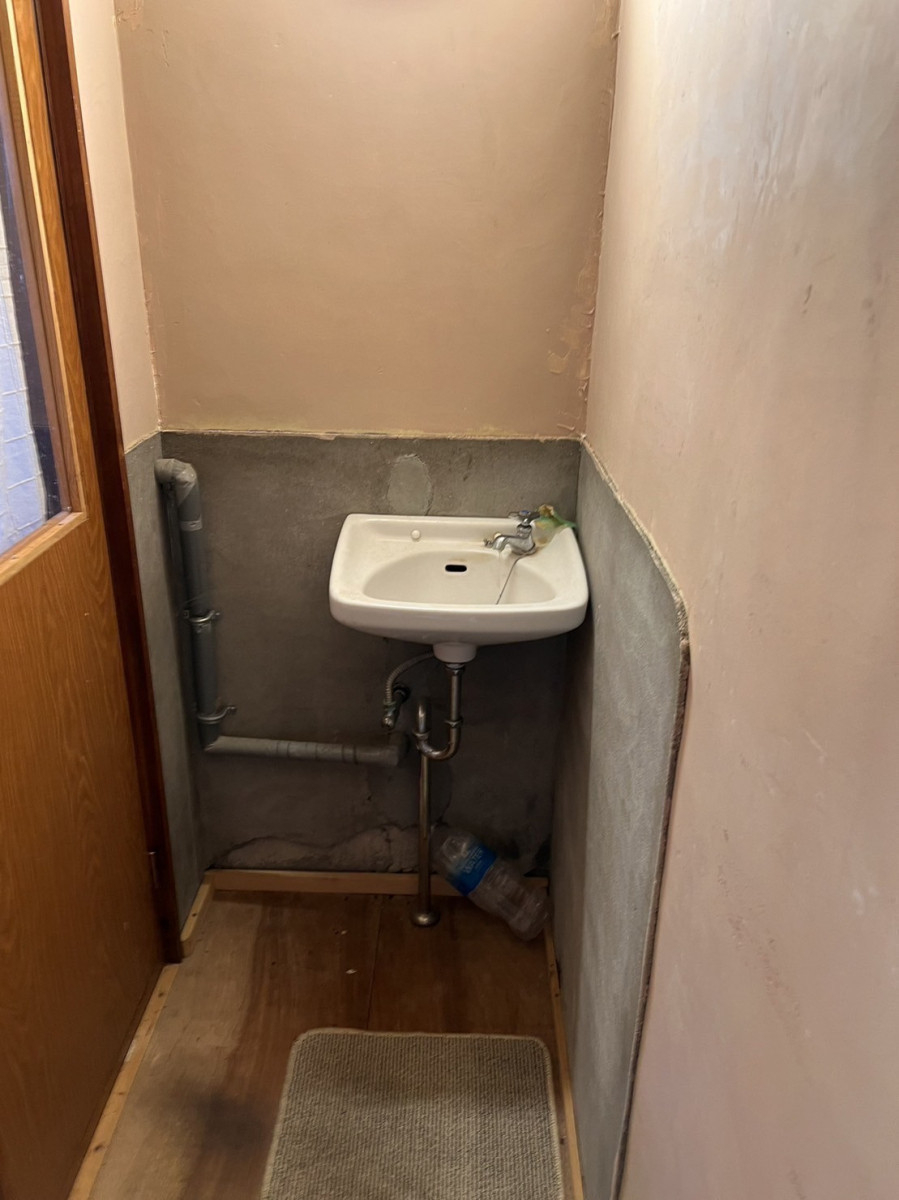 イソベトーヨー住器の山梨県　｜　韮崎市　｜　洗面化粧台リフォームの施工例　｜　オフト　｜　イソベトーヨー住器　｜　甲斐市の施工前の写真1