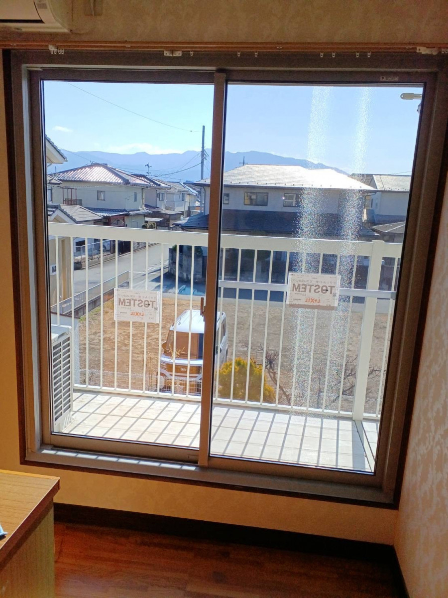 イソベトーヨー住器の窓取替（リプラス）の施工例　｜取替窓でお悩み解決　｜　山梨県　｜　甲斐市　｜　イソベトーヨー住器の施工後の写真3
