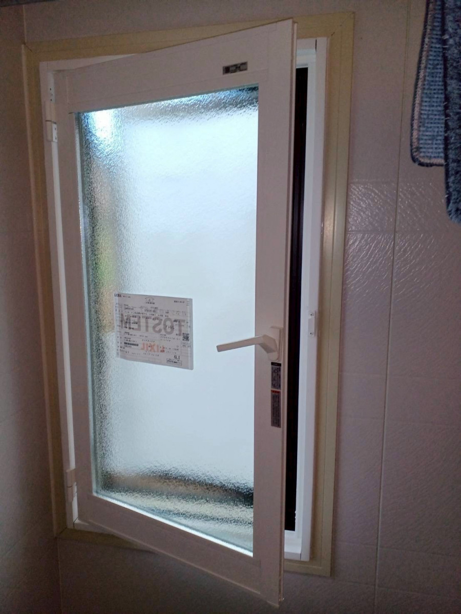 イソベトーヨー住器の山梨県甲府市山宮町　内窓インプラス施工例　｜　断熱効果　｜　甲斐市　｜　イソベトーヨー住器の施工後の写真2