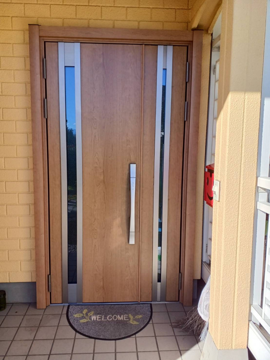 イソベトーヨー住器の山梨県韮崎市藤井町　高断熱仕様玄関リフォームの施工例　｜　山梨県　｜　甲斐市　｜　イソベトーヨー住器の施工後の写真1