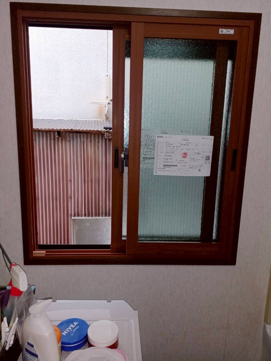 イソベトーヨー住器の山梨県甲府市山宮町　｜　内窓インプラスの施工例　｜　二重窓工事　｜　イソベトーヨー住器　｜　甲斐市の施工後の写真1