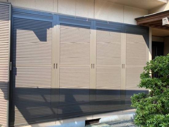 イソベトーヨー住器の山梨県甲斐市　雨戸取替の施工例　雨戸のリフォームもできます！施工事例写真1