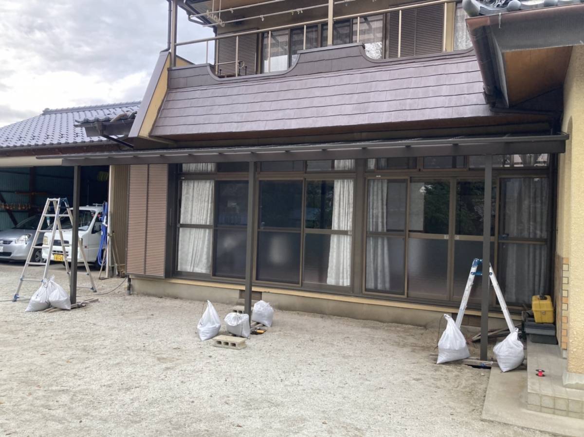 イソベトーヨー住器の山梨県北杜市　テラス取付の施工例　大きなテラスで使い勝手抜群です！の施工後の写真2