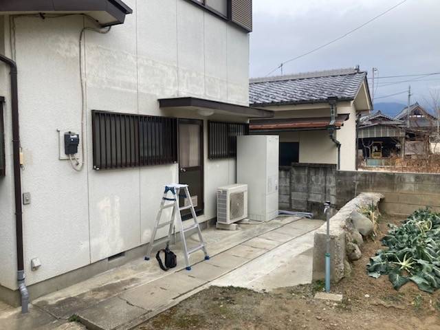 イソベトーヨー住器の山梨県市川三郷町　テラス取付けの施工例　大きなテラスは使い勝手抜群です！の施工前の写真1