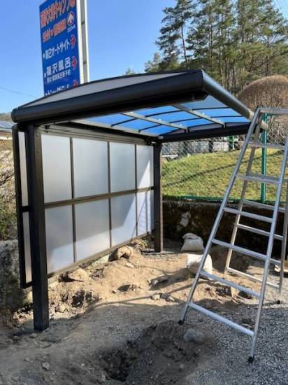 イソベトーヨー住器の山梨県北杜市　サイクルポート（駐輪場）の施工例　いろいろな用途に使用できます！施工事例写真1