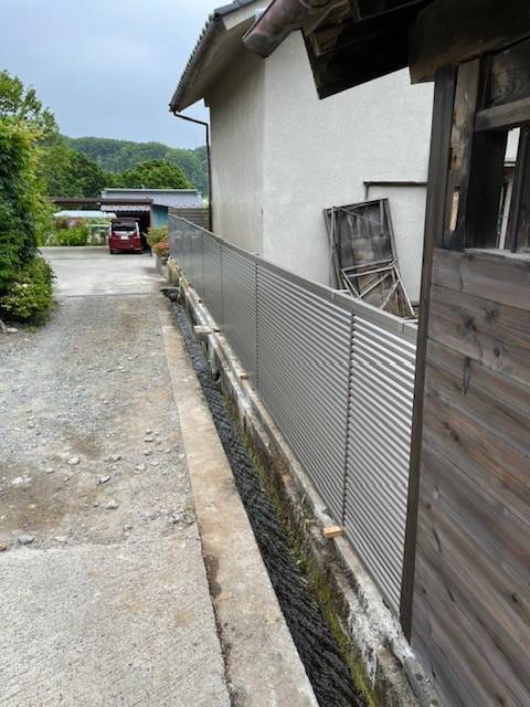 イソベトーヨー住器の山梨県韮崎市　フェンス取付の施工例の施工後の写真1