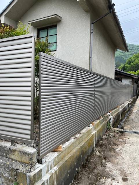 イソベトーヨー住器の山梨県韮崎市　フェンス取付の施工例の施工後の写真2