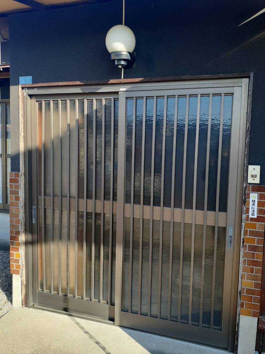 多治見トーヨーサッシ販売の玄関引戸リフォーム工事の施工前の写真1