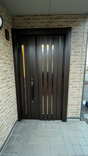 多治見トーヨーサッシ販売の断熱・防犯対策できる玄関ドアにしたい施工事例写真1