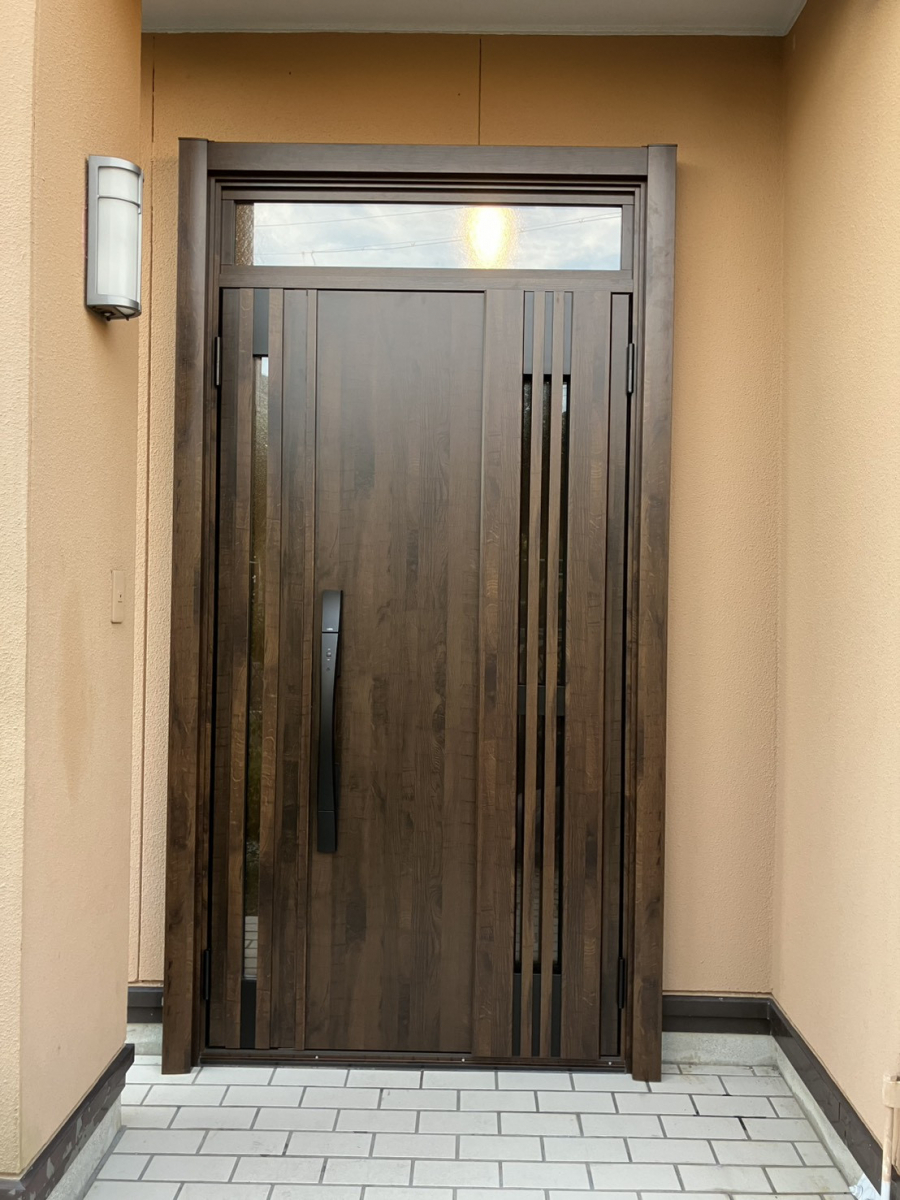 多治見トーヨーサッシ販売の玄関ドアを防犯性の良いものに交換したいの施工後の写真1