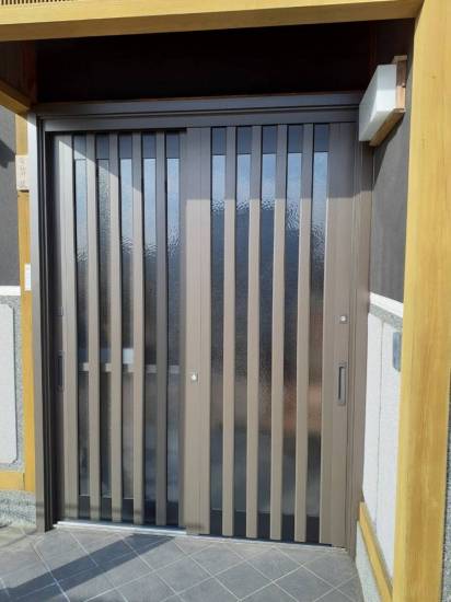 多治見トーヨーサッシ販売の玄関引戸リフォーム施工事例写真1