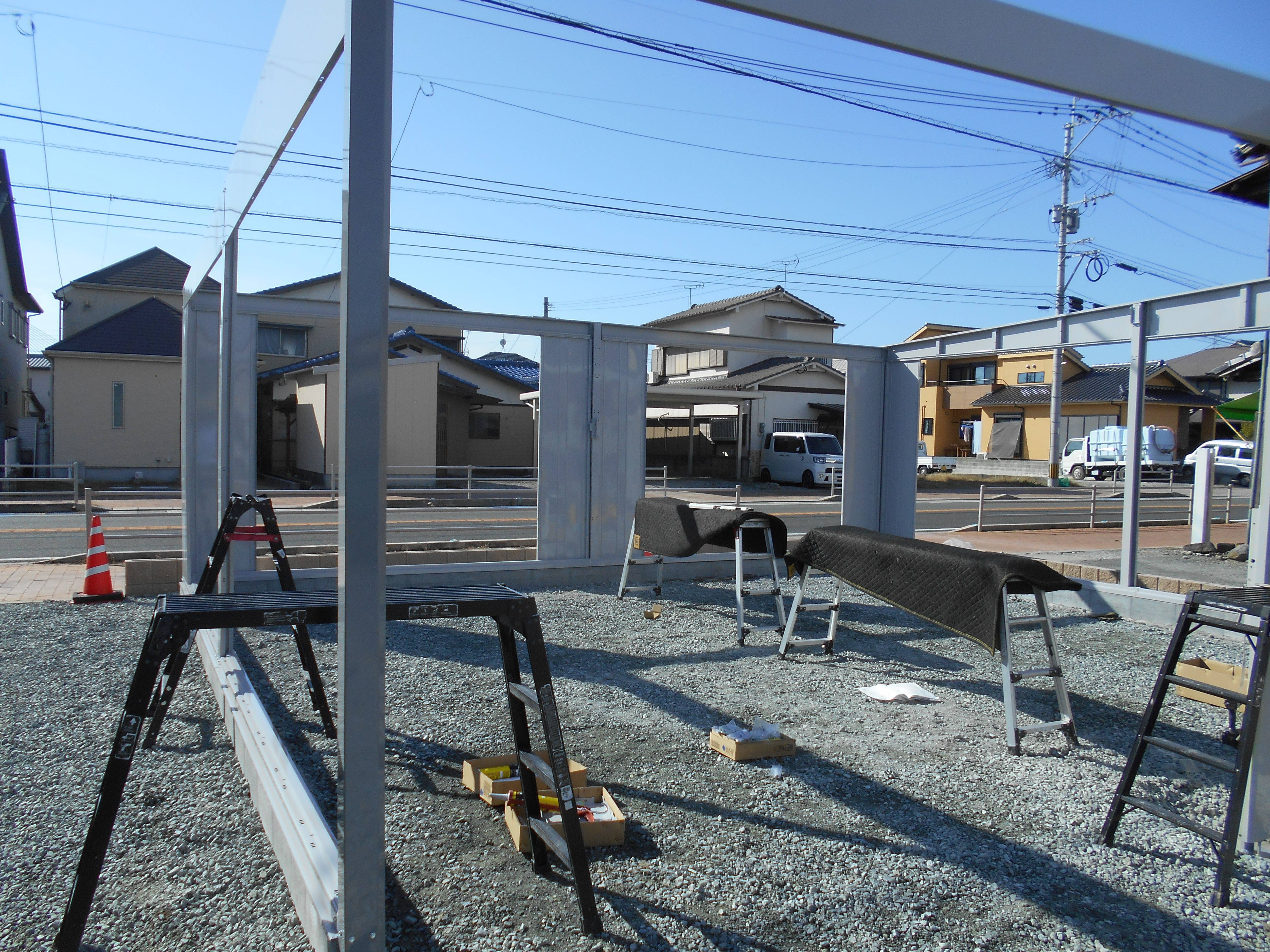敷地の中心で　蝦蛄を食べる　uni（ユニ）　ブロック積んで　ガレージ建てて　フェンスで囲う　di（ジ） 柳川サッシ販売のブログ 写真3