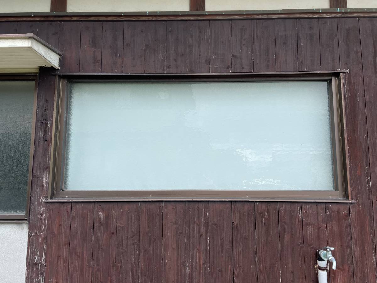 柳川サッシ販売の換気窓に歓喜　最近増えてきたリプラスの施工前の写真1