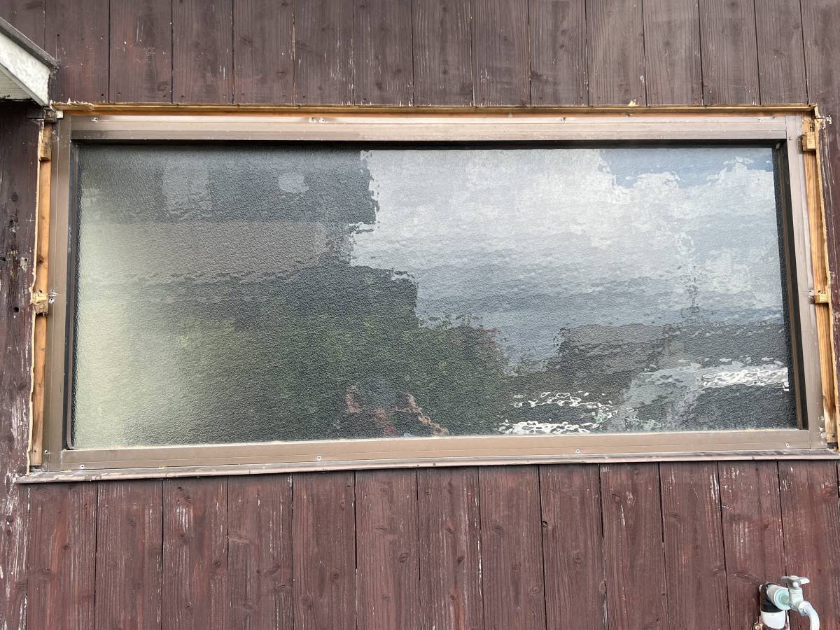柳川サッシ販売の換気窓に歓喜　最近増えてきたリプラスの施工前の写真2
