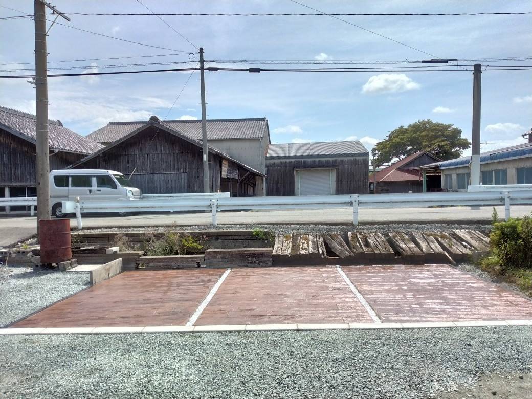 柳川サッシ販売の”コンクリートはそっけないから"　っていとをかしの施工後の写真1