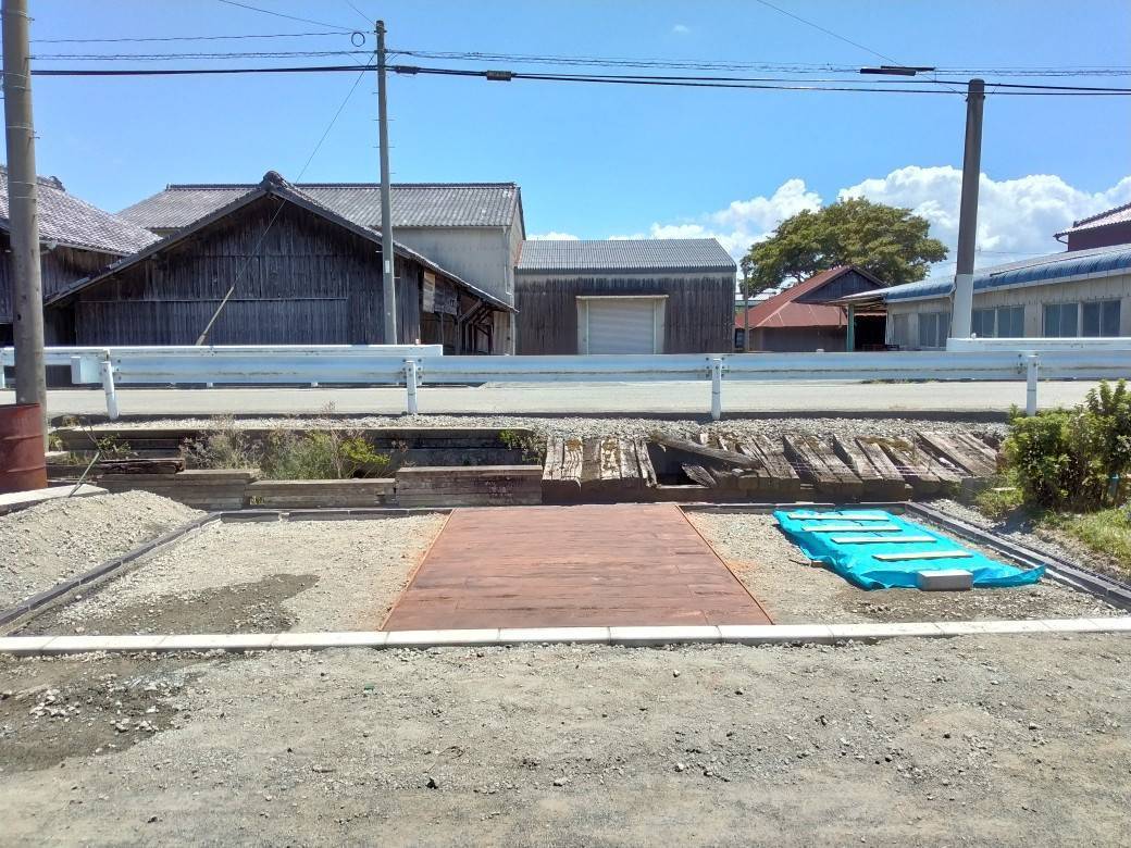 柳川サッシ販売の”コンクリートはそっけないから"　っていとをかしの施工前の写真2